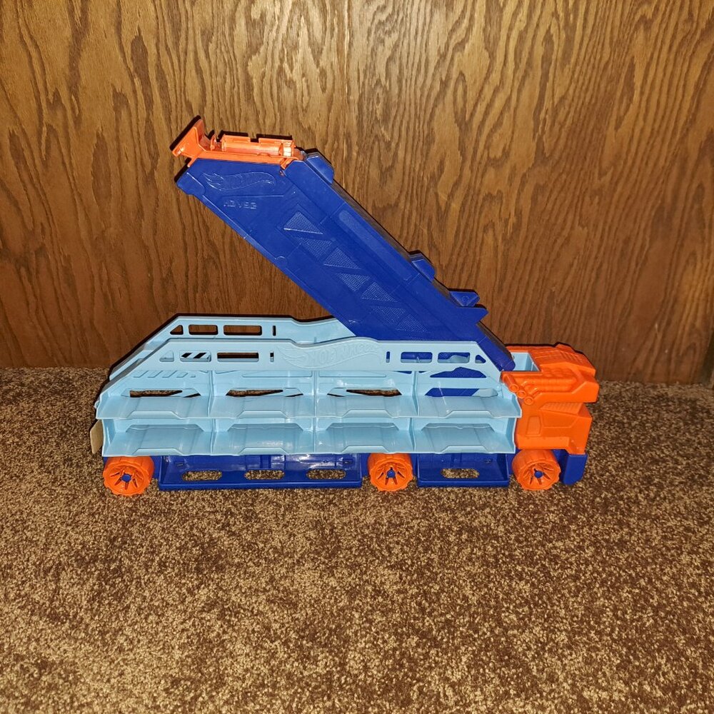 Hot Wheels City Speed Drop Transport Hauler - Picture 4 of 8